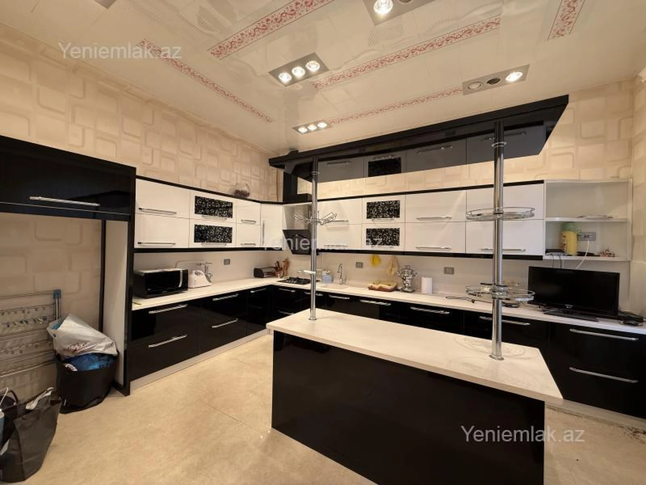 Satılır 6 otaqlı həyət evi 400 m²