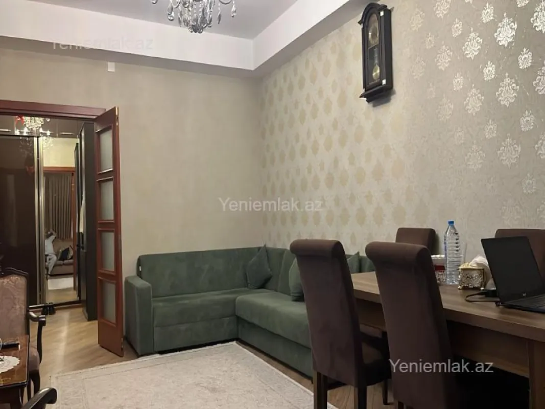 Satılır 2 otaqlı köhnə tikili 83 m²