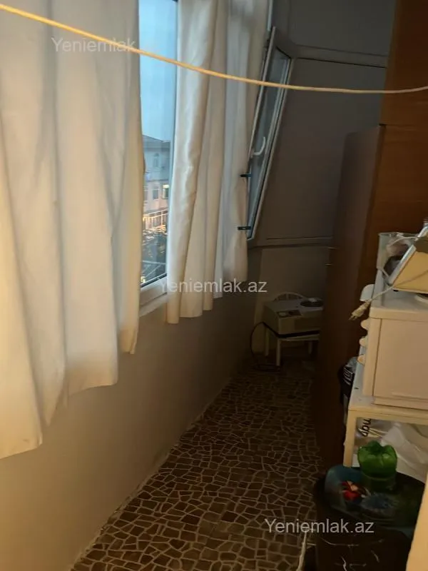 Satılır 2 otaqlı köhnə tikili 83 m²