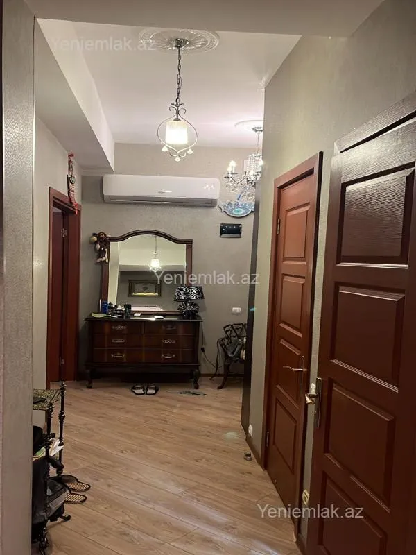 Satılır 2 otaqlı köhnə tikili 83 m²