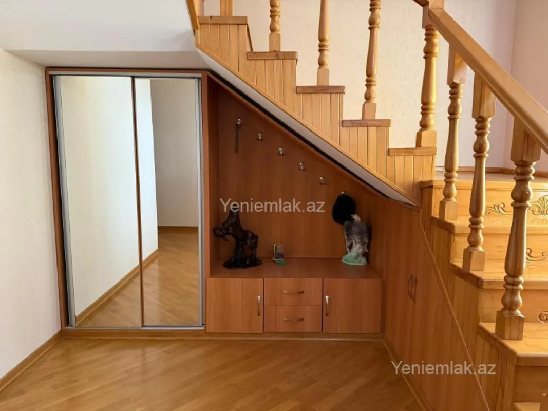 Satılır 6 otaqlı həyət evi 310 m²