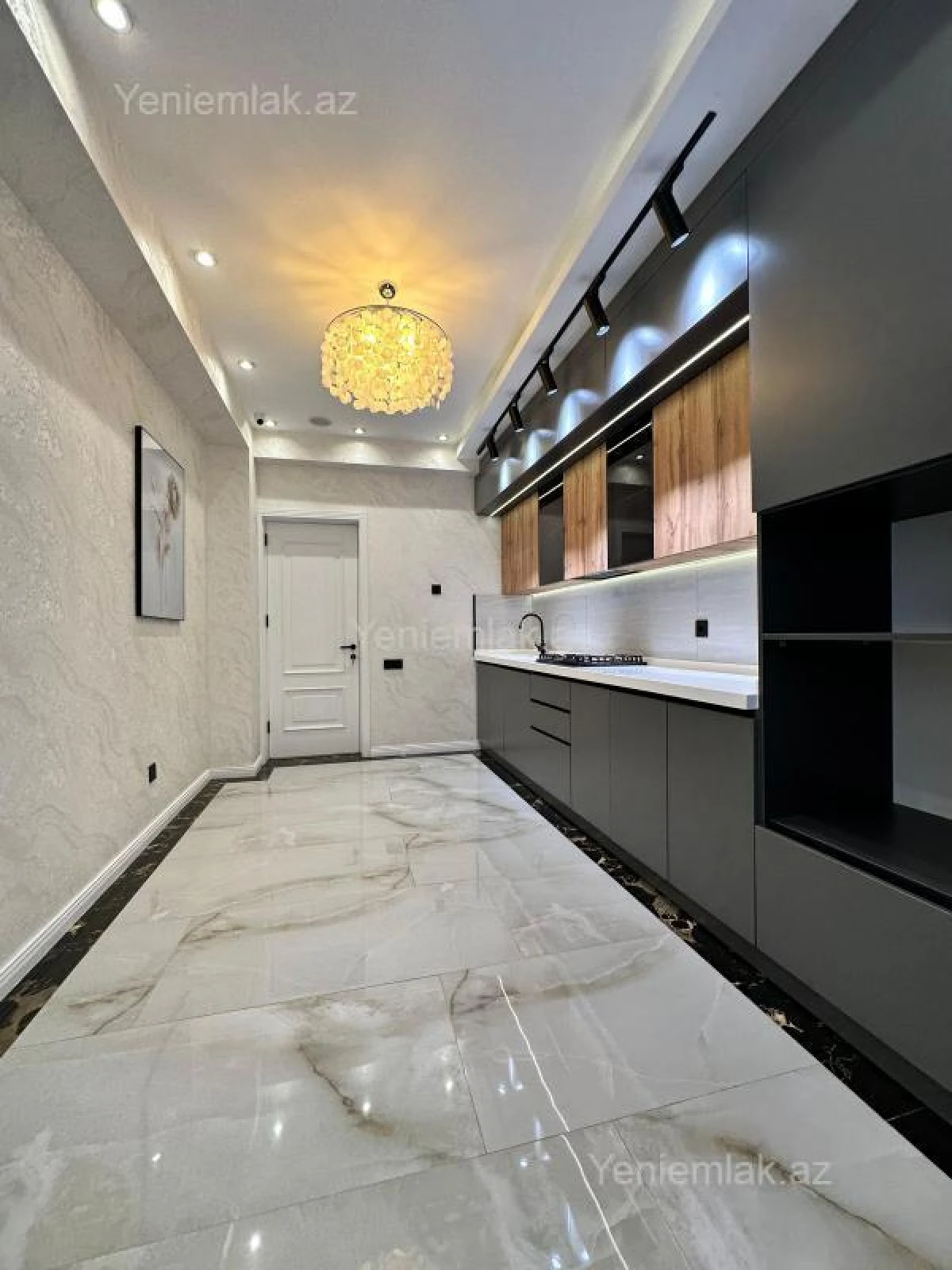 Satılır 3 otaqlı yeni tikili 135 m²