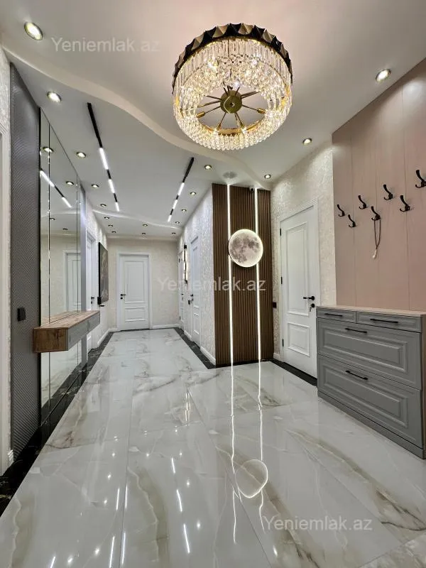 Satılır 3 otaqlı yeni tikili 135 m²