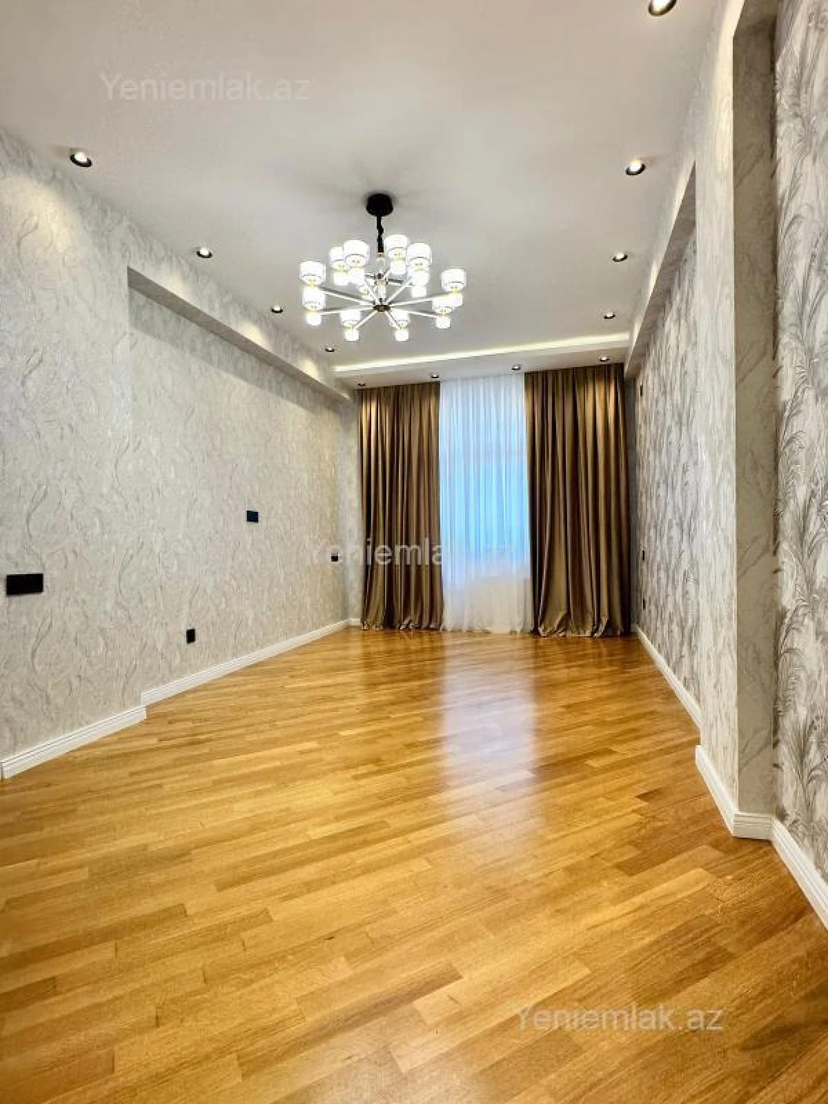 Satılır 3 otaqlı yeni tikili 135 m²