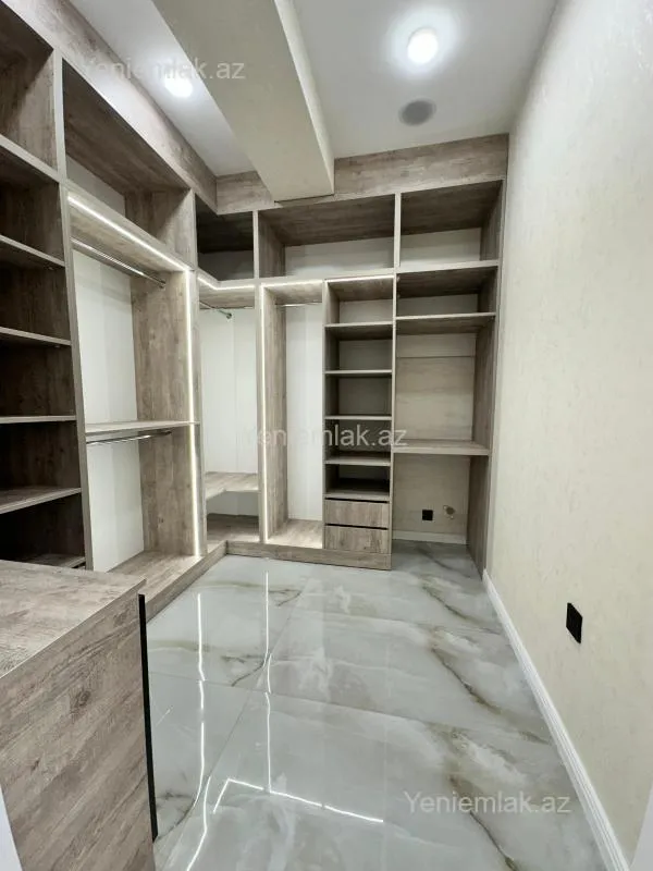 Satılır 3 otaqlı yeni tikili 135 m²