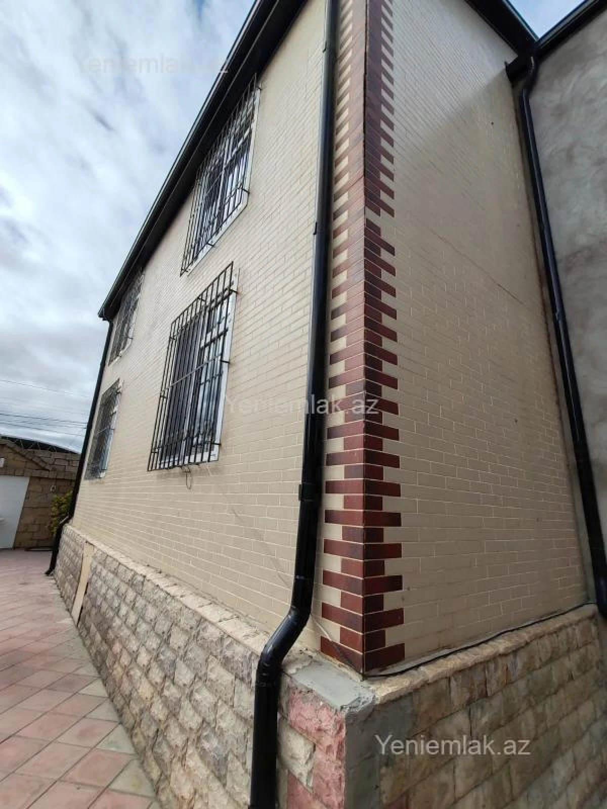 Satılır 4 otaqlı həyət evi 220 m²