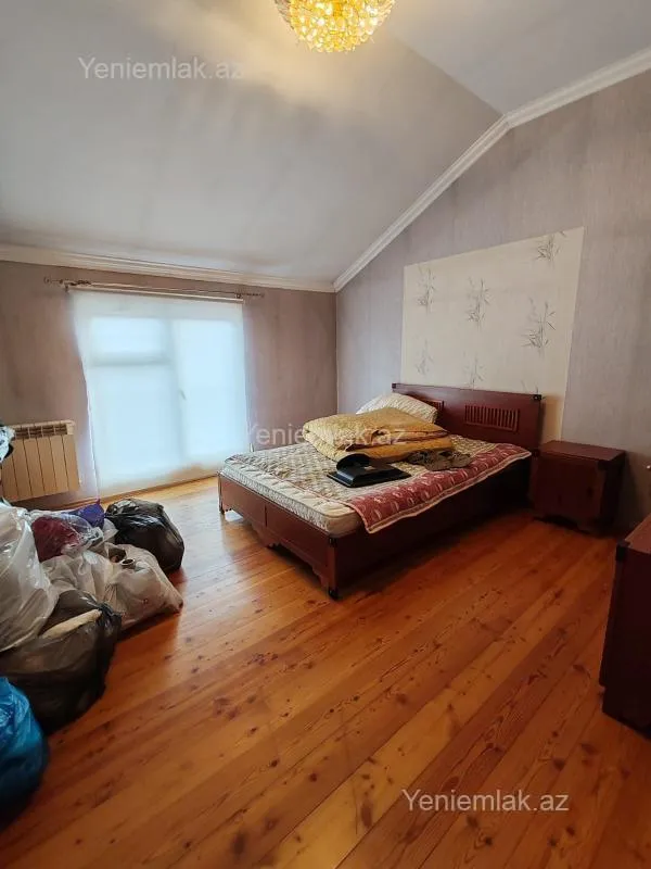Satılır 4 otaqlı həyət evi 220 m²