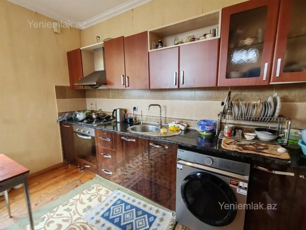 Satılır 4 otaqlı həyət evi 220 m²