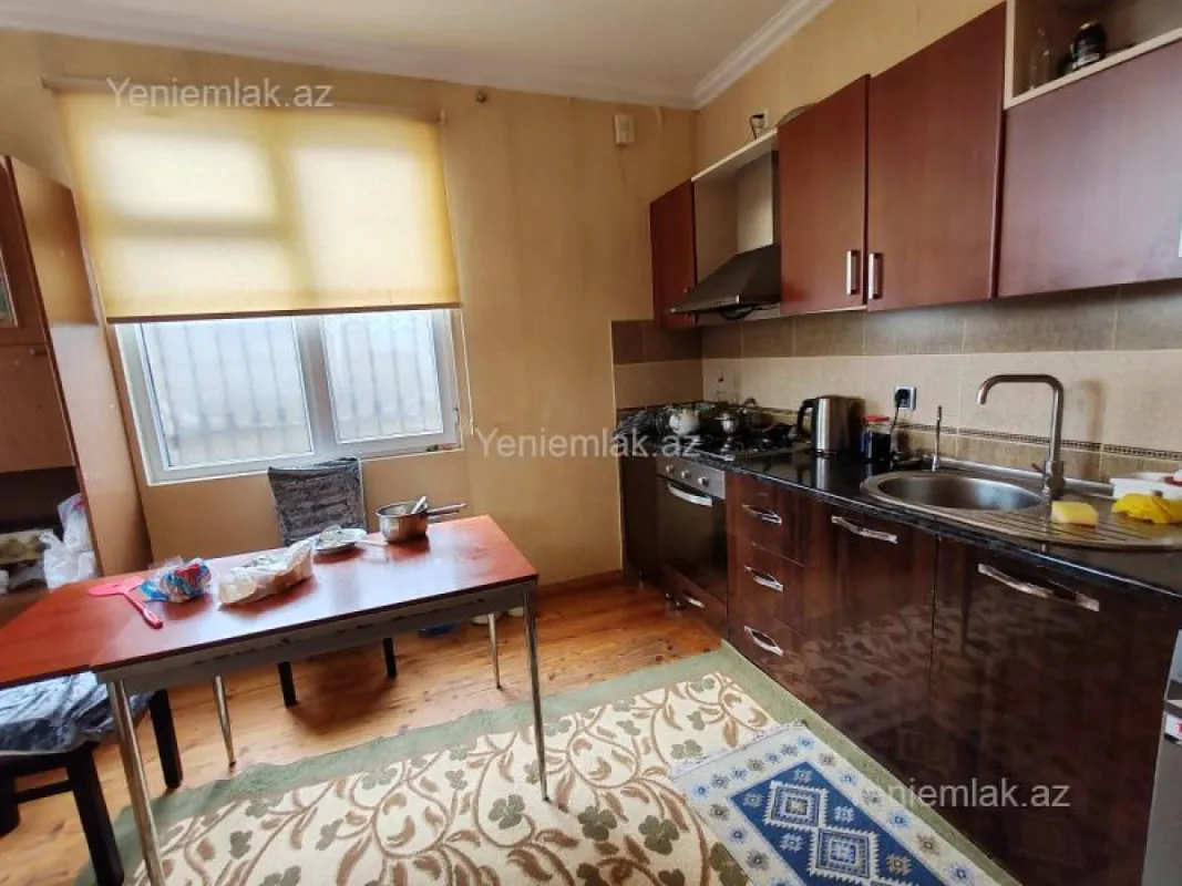 Satılır 4 otaqlı həyət evi 220 m²