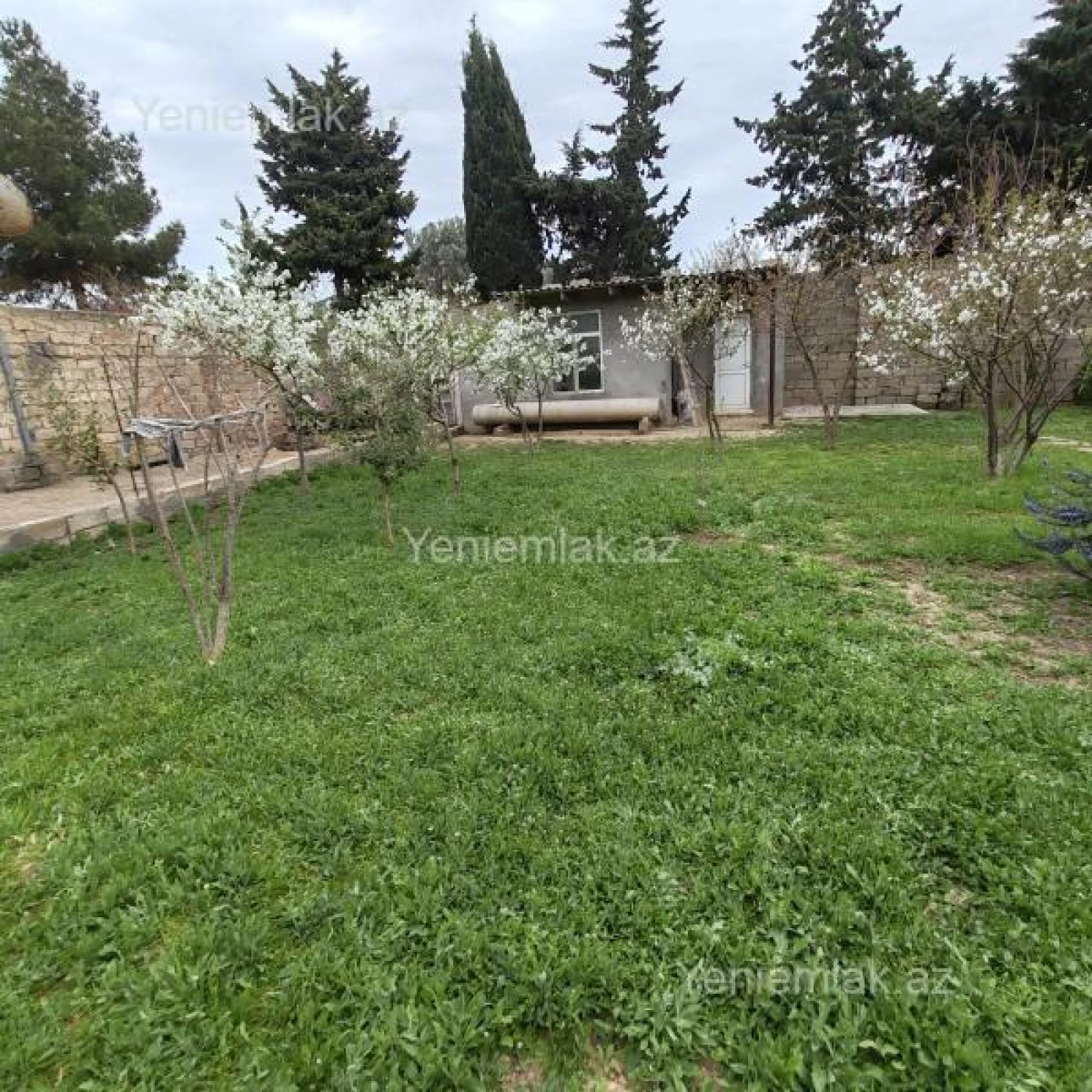Satılır 5 otaqlı həyət evi 300 m²