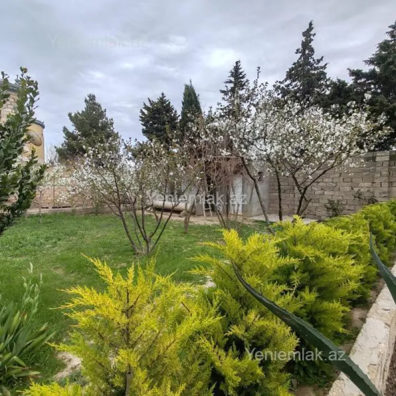 Satılır 5 otaqlı həyət evi 300 m²