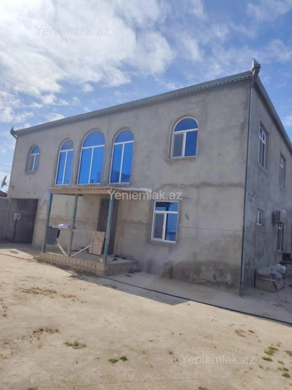 Satılır 5 otaqlı həyət evi 300 m²