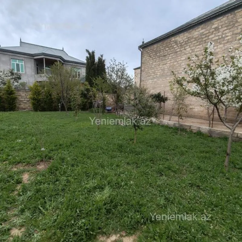 Satılır 5 otaqlı həyət evi 300 m²