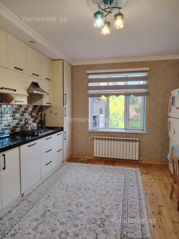 Satılır 5 otaqlı həyət evi 300 m²