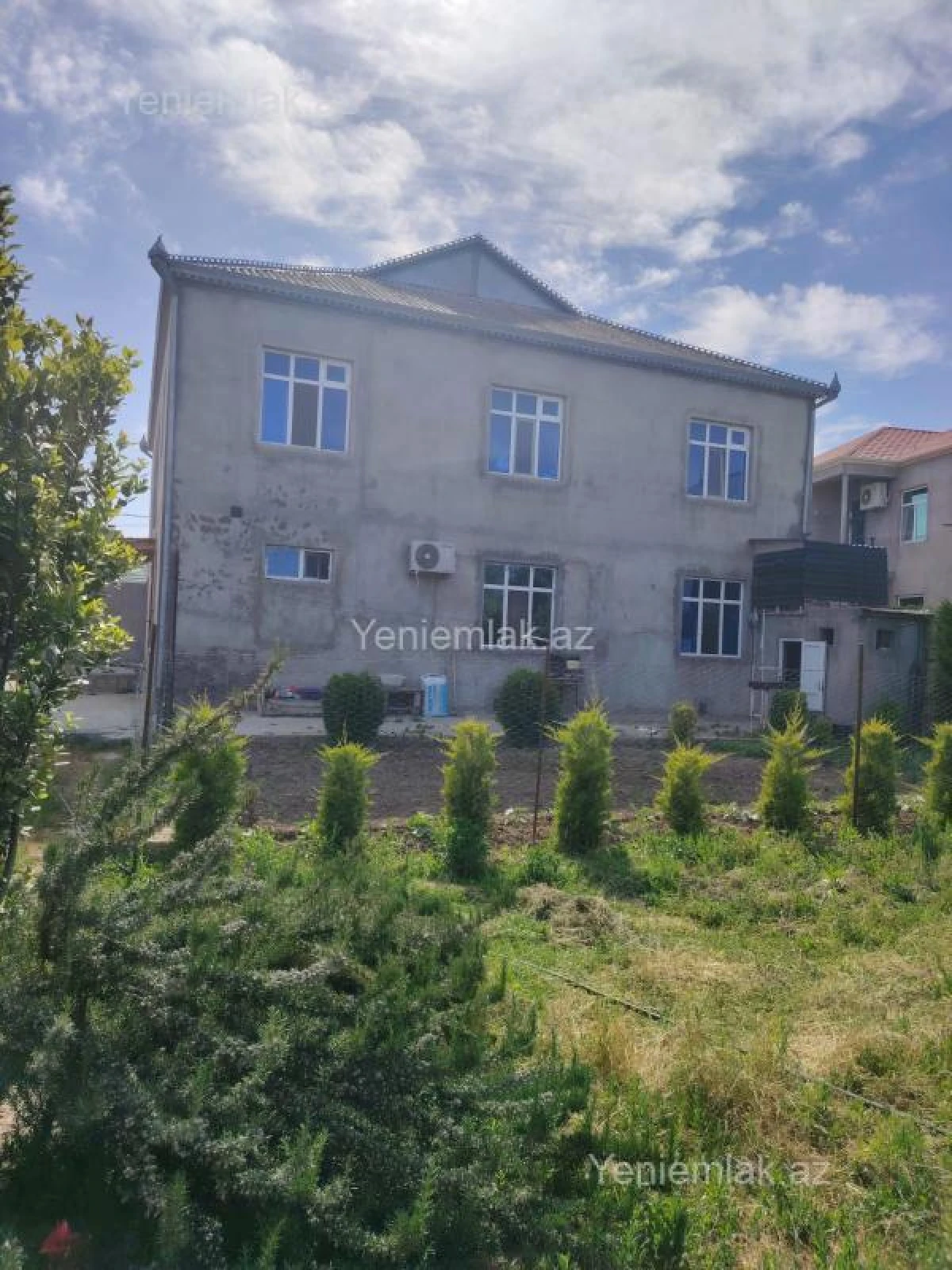Satılır 5 otaqlı həyət evi 300 m²