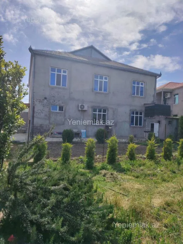 Satılır 5 otaqlı həyət evi 300 m²