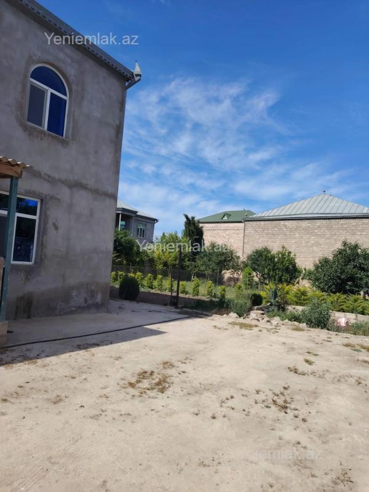 Satılır 5 otaqlı həyət evi 300 m²