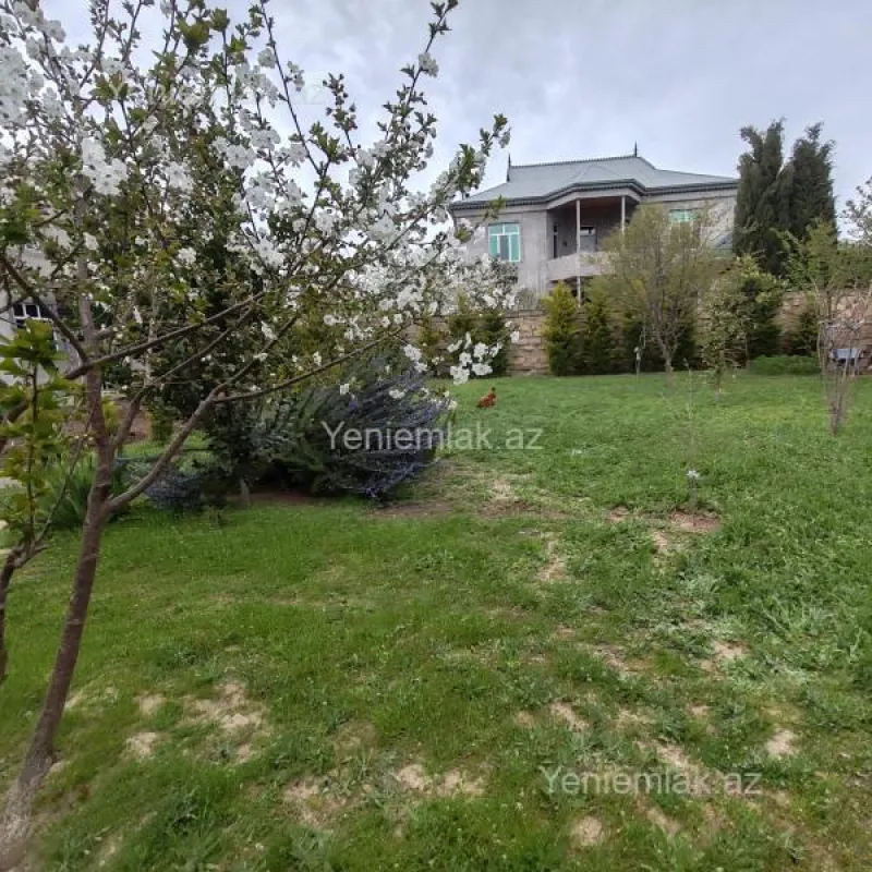 Satılır 5 otaqlı həyət evi 300 m²