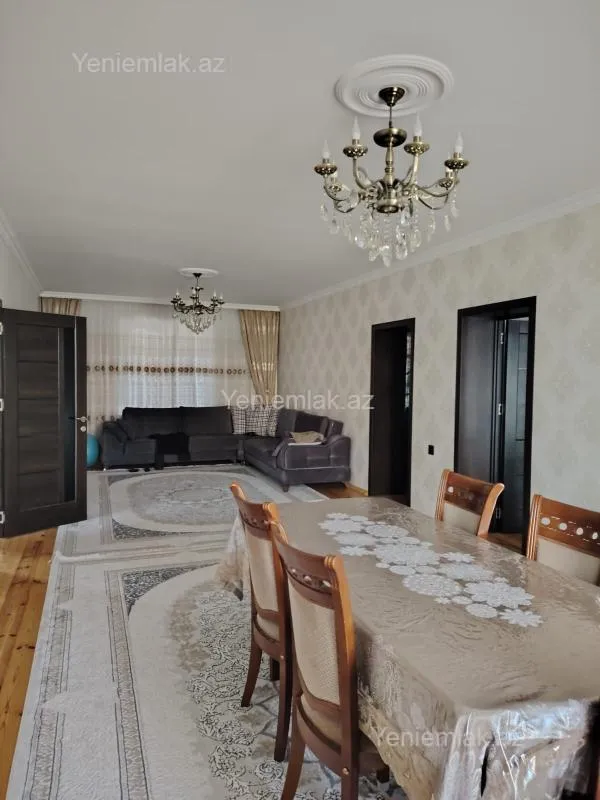 Satılır 5 otaqlı həyət evi 300 m²