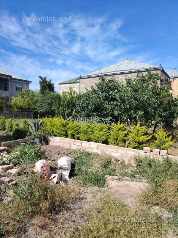 Satılır 5 otaqlı həyət evi 300 m²