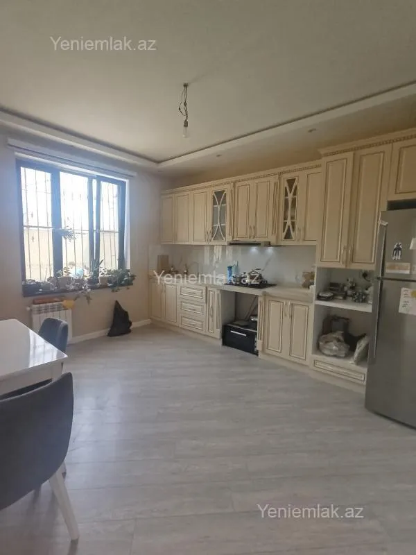 Satılır 4 otaqlı həyət evi 190 m²