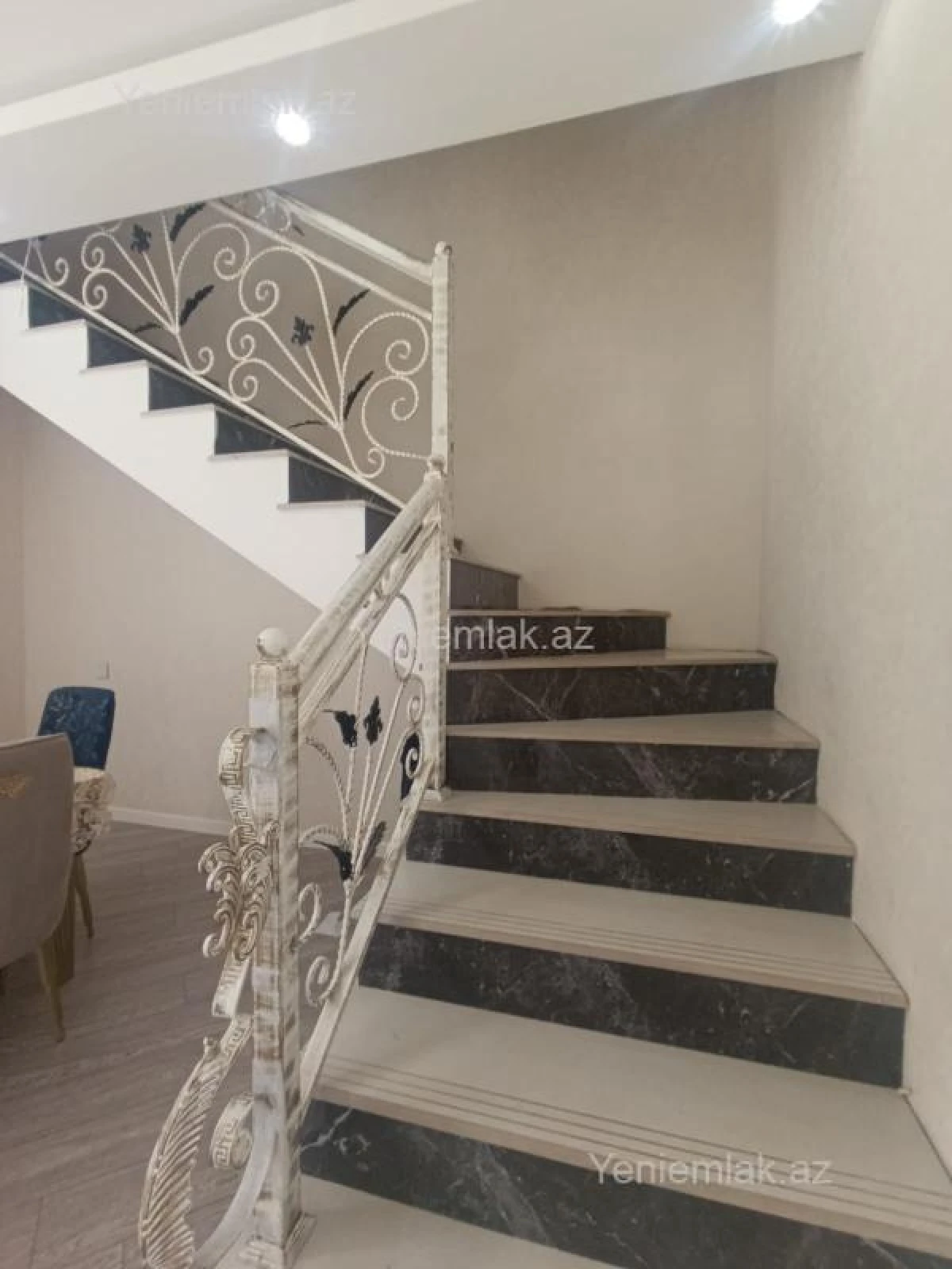 Satılır 4 otaqlı həyət evi 190 m²