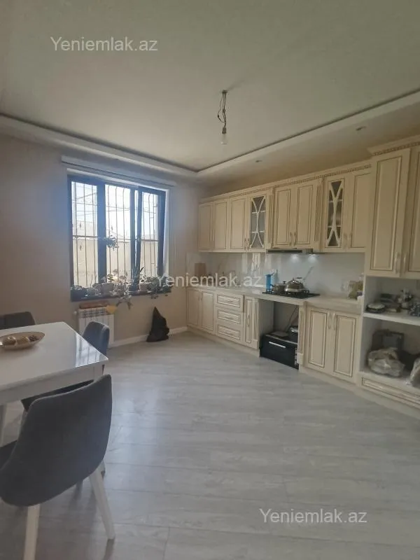 Satılır 4 otaqlı həyət evi 190 m²
