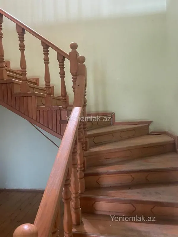 Satılır 7 otaqlı həyət evi 350 m²