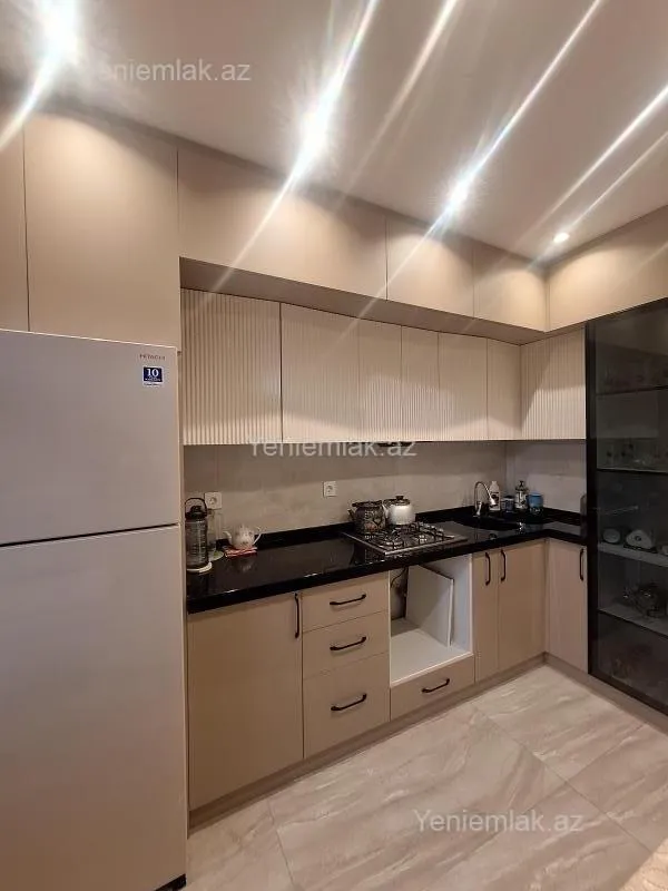 Satılır 4 otaqlı köhnə tikili 85 m²