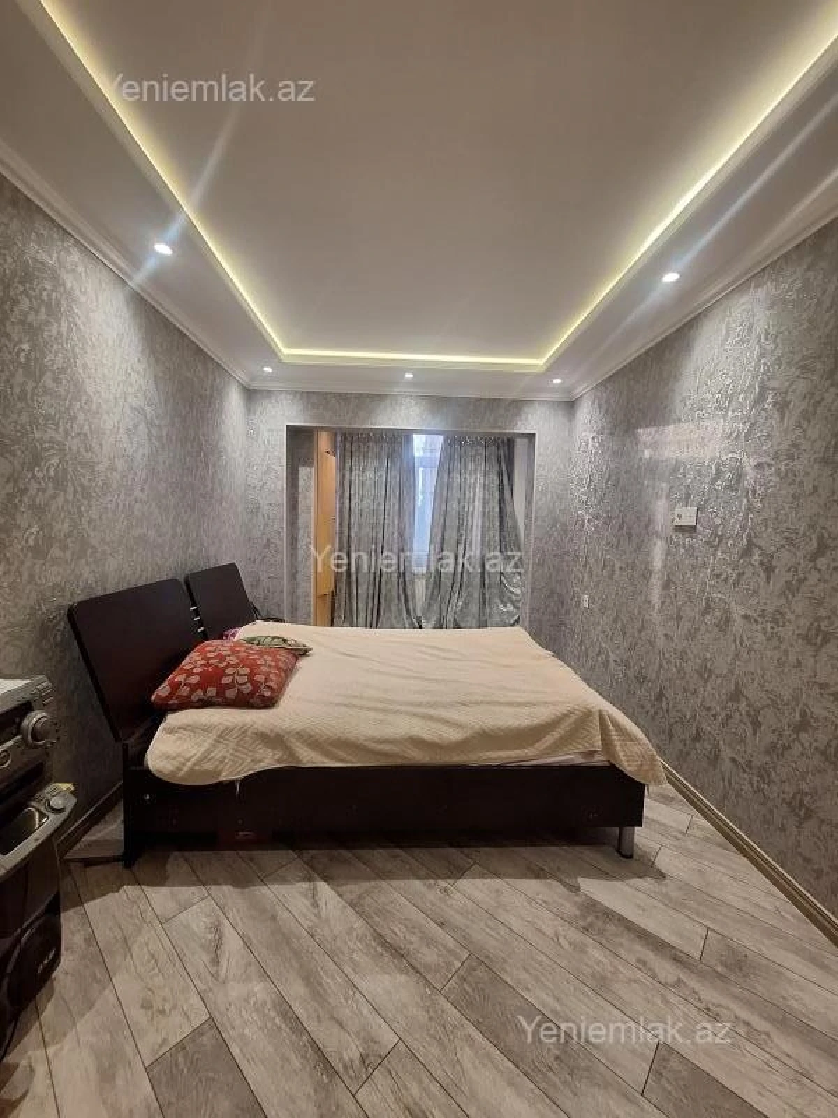 Satılır 4 otaqlı köhnə tikili 85 m²