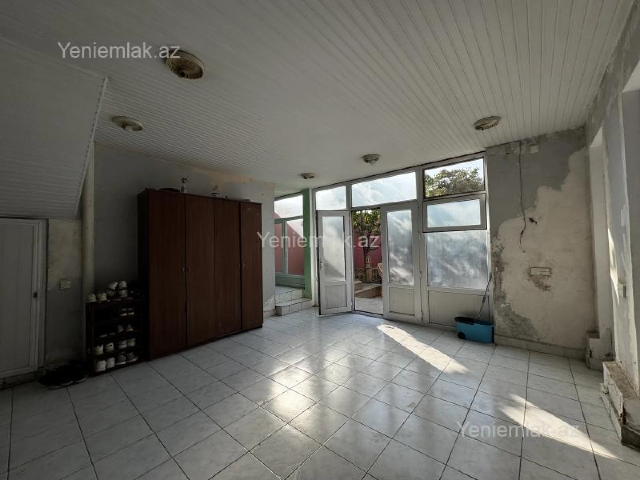 Satılır 6 otaqlı həyət evi 240 m²