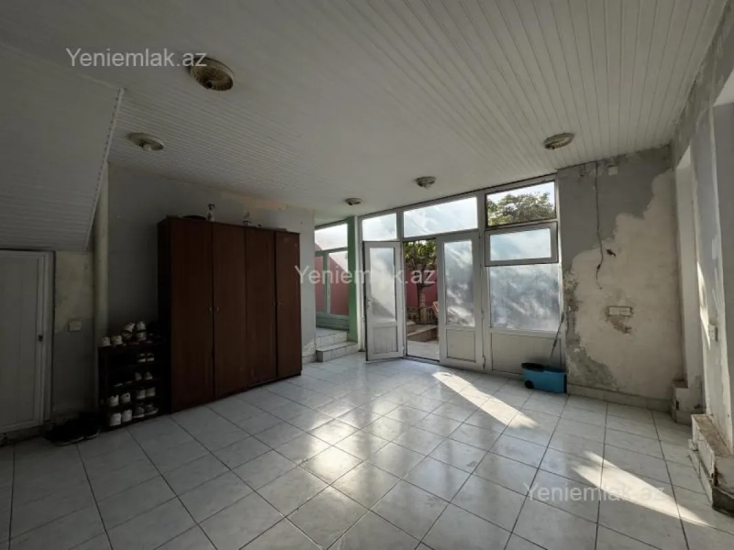 Satılır 6 otaqlı həyət evi 240 m²