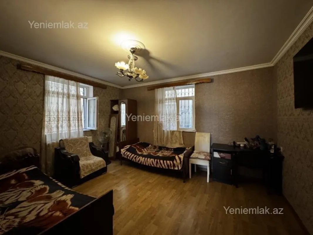Satılır 6 otaqlı həyət evi 240 m²