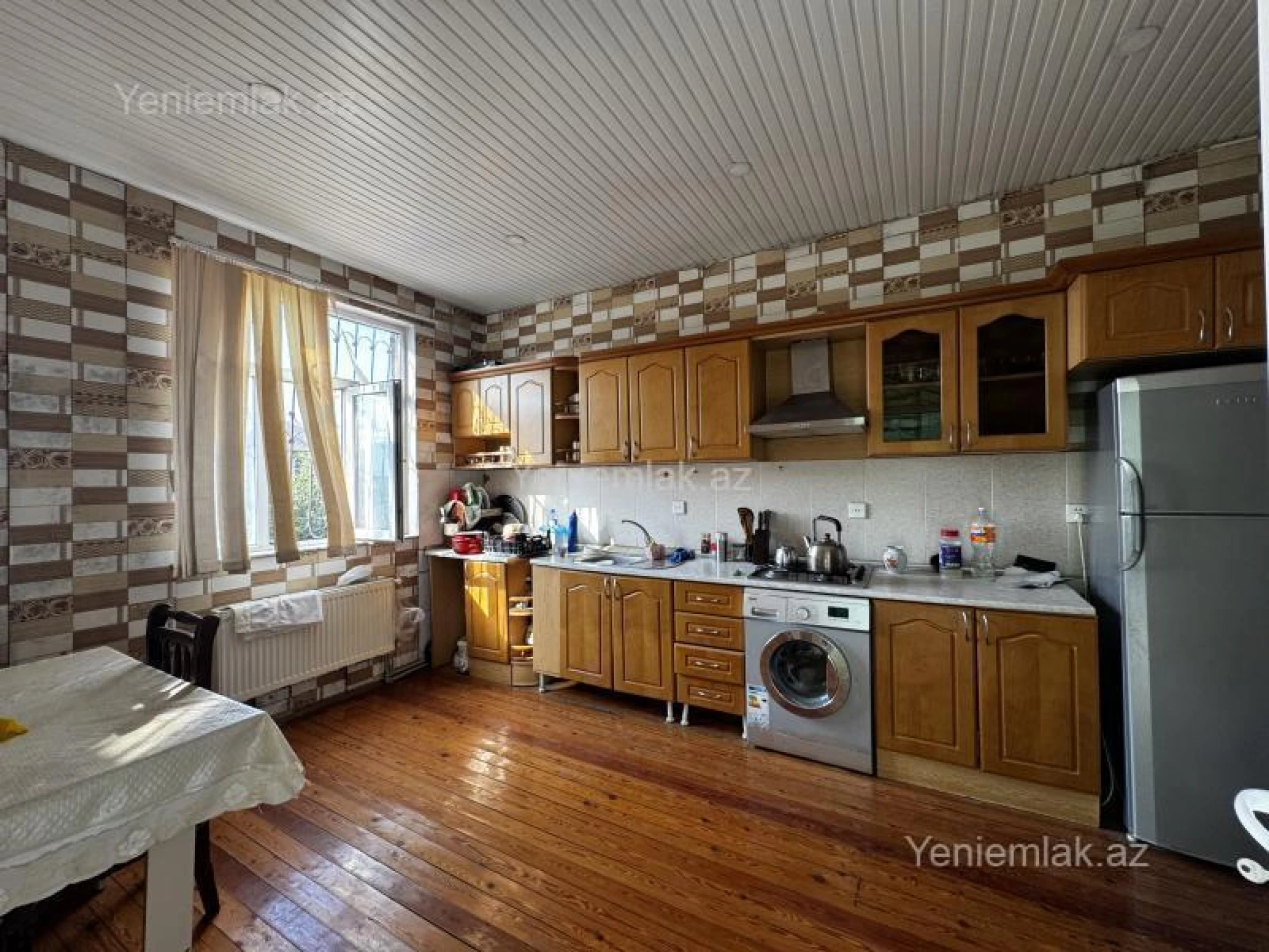 Satılır 6 otaqlı həyət evi 240 m²