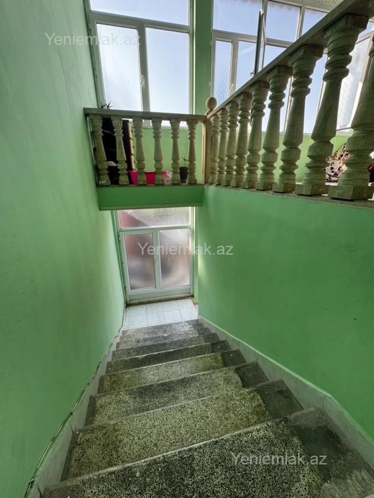 Satılır 6 otaqlı həyət evi 240 m²