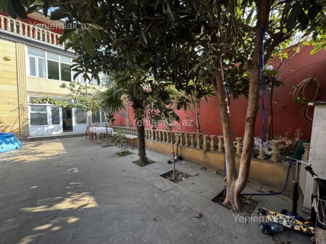 Satılır 6 otaqlı həyət evi 240 m²