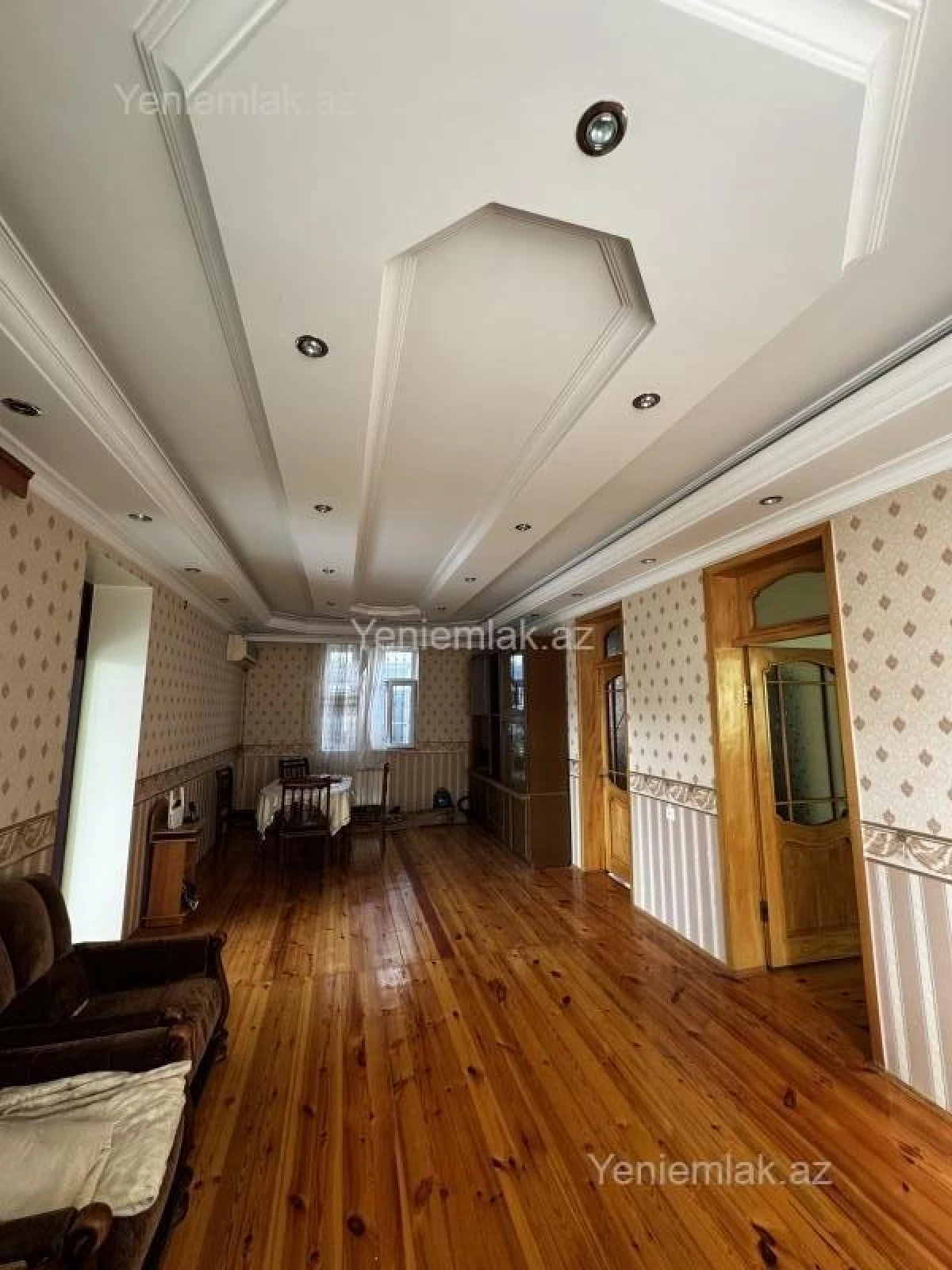 Satılır 6 otaqlı həyət evi 240 m²