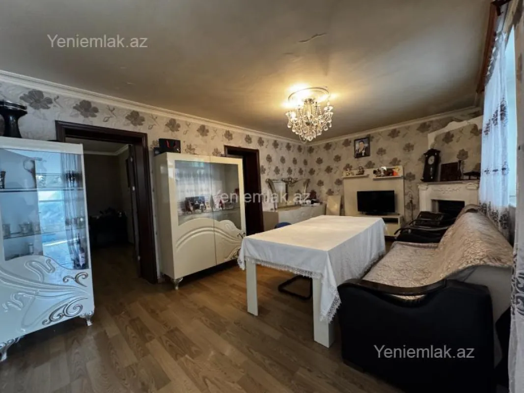 Satılır 6 otaqlı həyət evi 240 m²