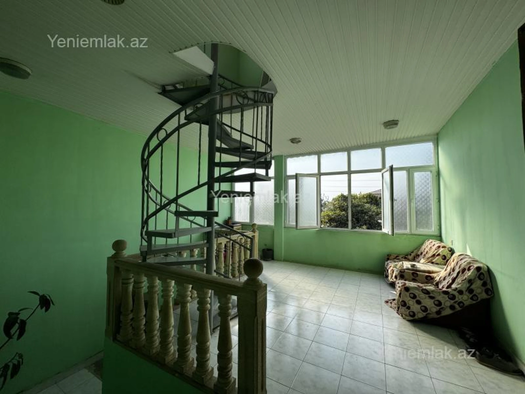 Satılır 6 otaqlı həyət evi 240 m²