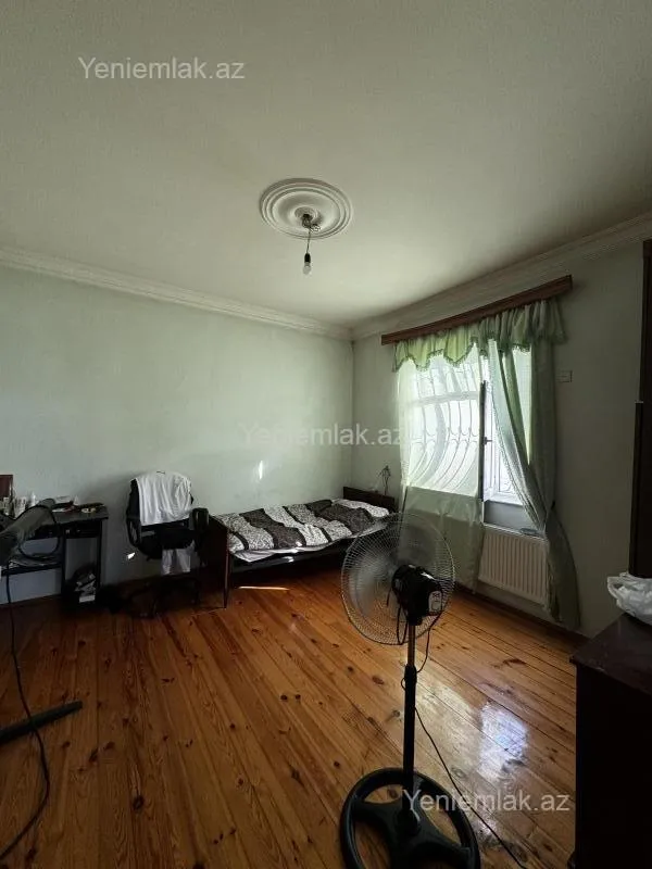 Satılır 6 otaqlı həyət evi 240 m²