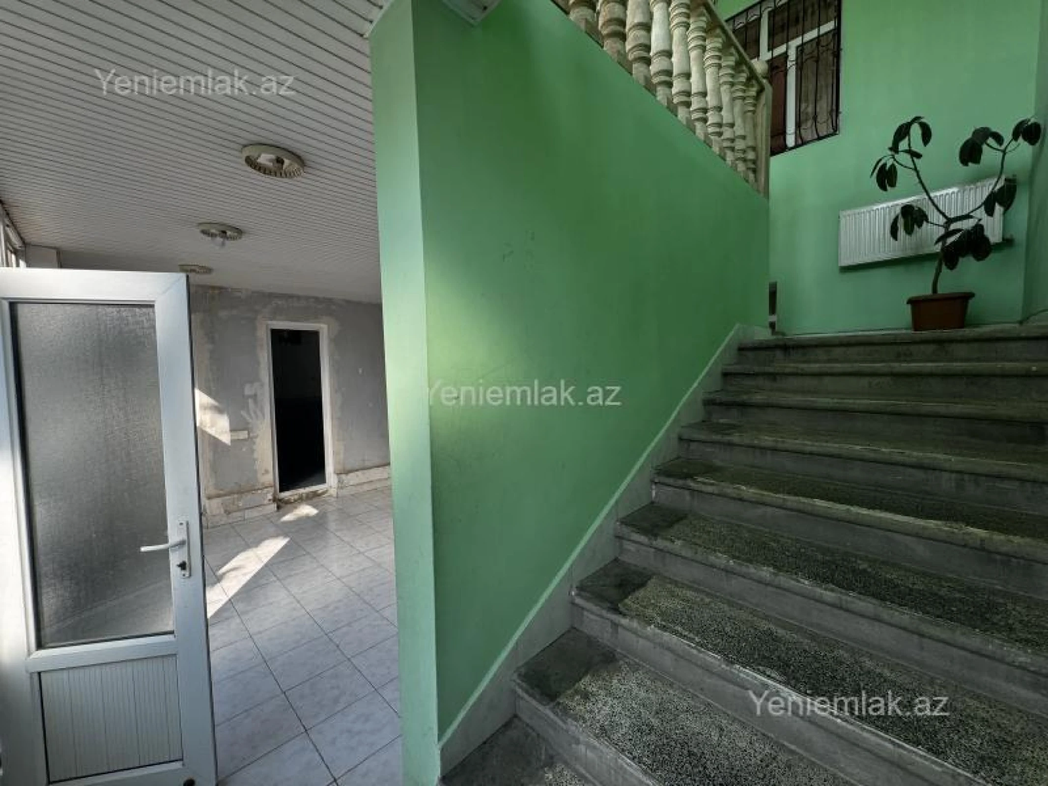 Satılır 6 otaqlı həyət evi 240 m²