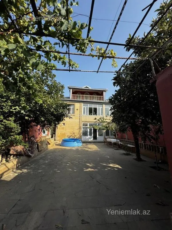 Satılır 6 otaqlı həyət evi 240 m²
