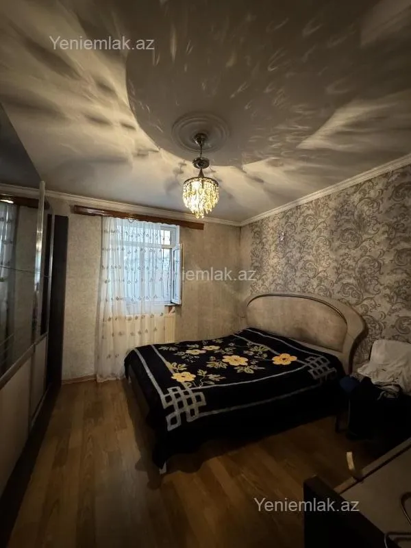Satılır 6 otaqlı həyət evi 240 m²