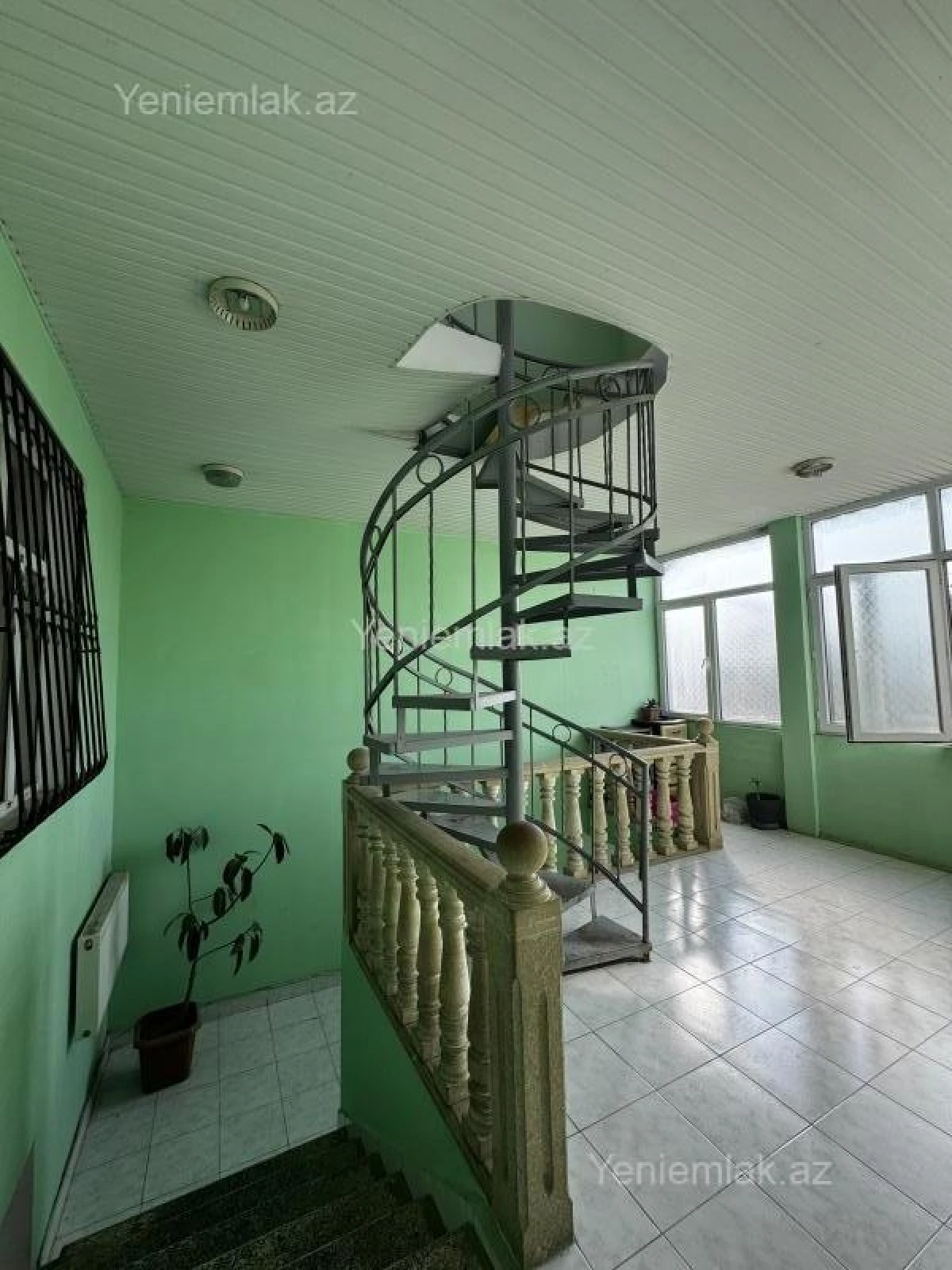 Satılır 6 otaqlı həyət evi 240 m²