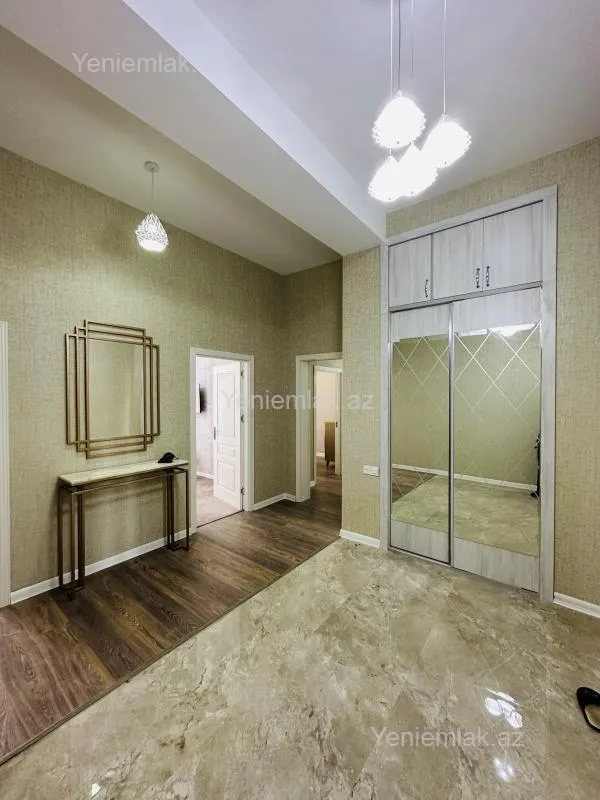 Satılır 4 otaqlı yeni tikili 182 m²