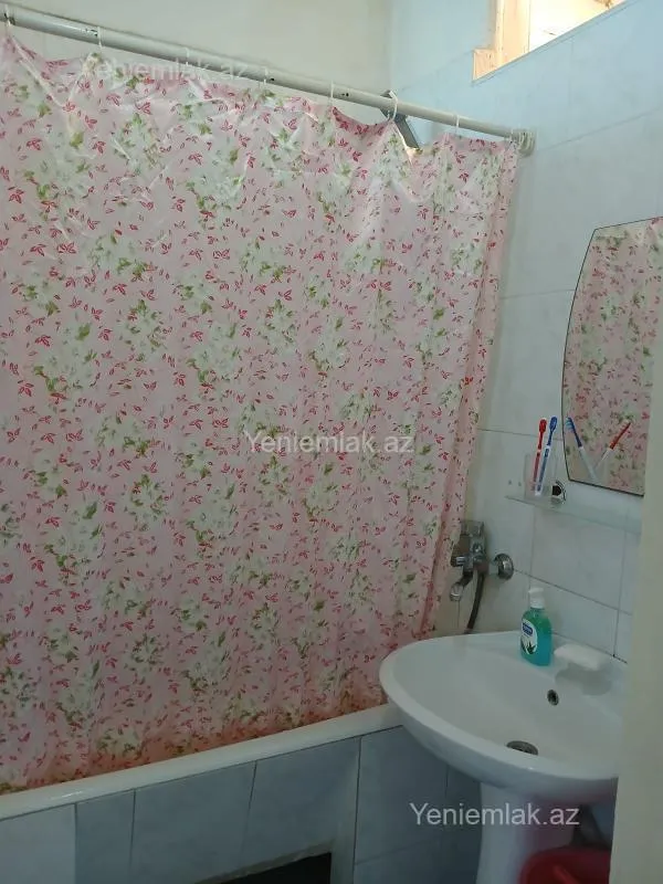 Satılır 2 otaqlı köhnə tikili 58 m²