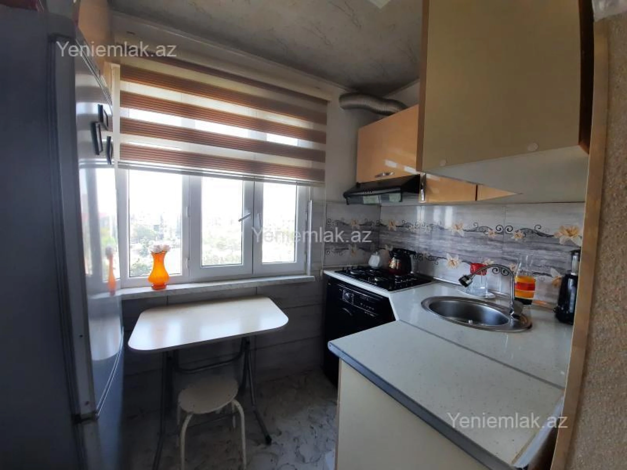 Satılır 2 otaqlı köhnə tikili 52 m²