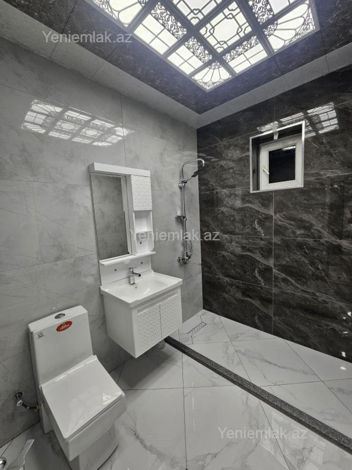 Satılır 5 otaqlı həyət evi 190 m²