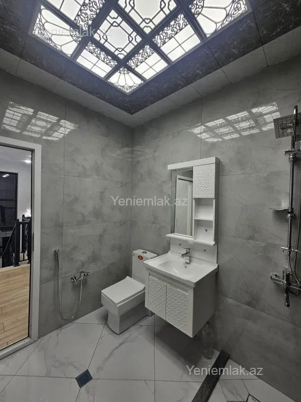 Satılır 5 otaqlı həyət evi 190 m²