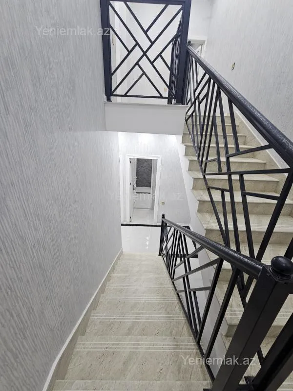 Satılır 5 otaqlı həyət evi 190 m²